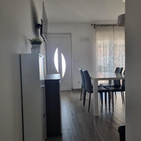 Mia I Josip Apartment *