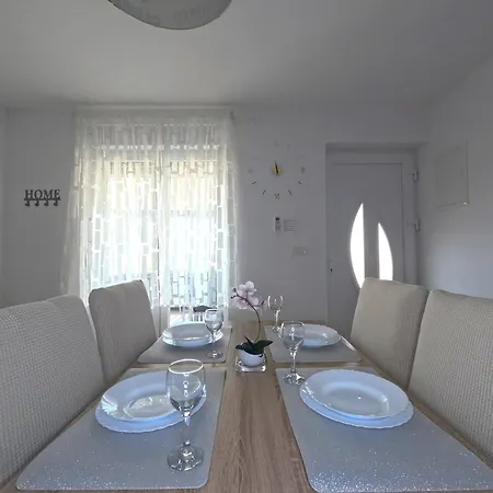 Mia I Josip Apartment *